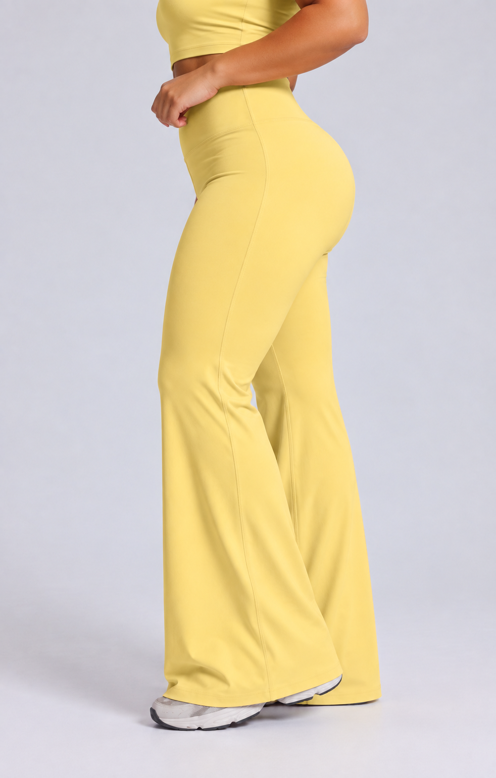 QYLÉ Curve Flare Legging